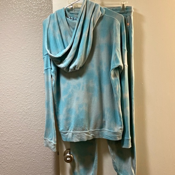 SET Volcom baby blue fog sweatsuit set- with pockets and copper detailing - med - Picture 4 of 7